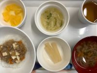 《離乳食後期》昼食は、麻婆大根丼です。