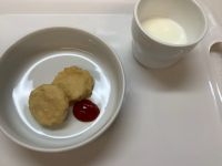 《常食》おやつは、おからナゲットです。
