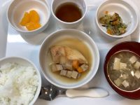 《常食》《完了期》昼食は、かれいと里芋の煮物です。