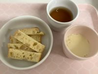 《離乳食完了期》《アレルギー除去食》おやつは、梨のパウンドケーキです。