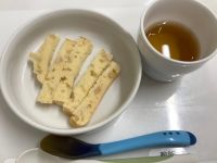 《離乳食後期》おやつは、梨のパウンドケーキです。