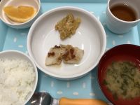 かれいの梅照り焼きです《アレルギー除去食》