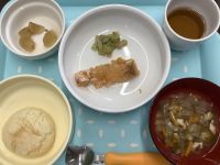 鮭のチーズパン粉焼きです《アレルギー除去食》