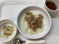 昼食は、麻婆うどんです。《常食》