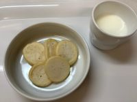 《常食》《中期B》おやつは、ヨーグルトパンケーキです。
