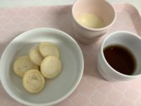 《常食》《アレルギー除去食》おやつは、ヨーグルトパンケーキです。