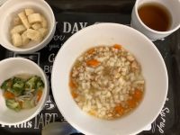 《中期B》昼食は、鶏肉と大根おろしのうどんです。