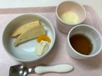 《常食》《アレルギー除去食》おやつは、誕生日ケーキです。