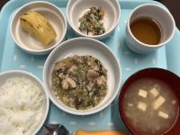 鶏とチンゲンサイの煮物です《アレルギー除去食》