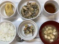 鶏とチンゲンサイの煮物です《常食》