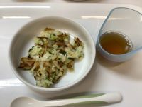 《離乳食後期》おやつは、じゃがいもとブロッコリーのガレットです。