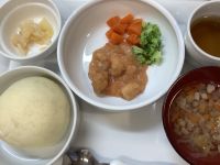 しめじと鶏肉のトマトクリーム煮です《常食》