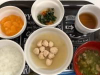 《中期B》昼食は、鶏肉団子の味噌煮です。