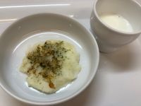 《中期B》おやつは、じゃがいものしらす焼きです。