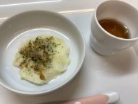 《離乳食後期》おやつは、じゃがいものしらす焼きです。