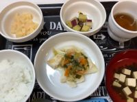 《中期B》昼食は、かれいの白菜あんかけです。