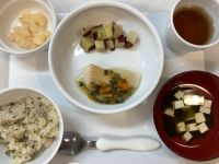 《常食》昼食は、かれいの白菜あんかけです。