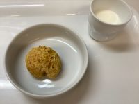 《常食》おやつは、かぼちゃとバナナのスイートパンです。