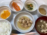 《離乳食後期》昼食は、つくね煮です。