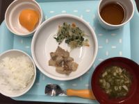 鶏肉のごまみそ焼きです《アレルギー除去食》