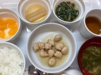 《離乳食後期》昼食は、鶏ひき肉団子です。