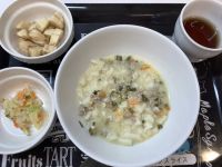 《中期B》昼食は、豆乳坦々うどんです。