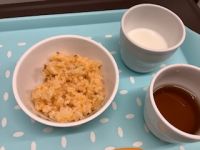 《常食》《アレルギー除去食》おやつは、チキンライスです。