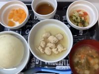 鶏肉団子と玉ねぎ煮です《中期B》