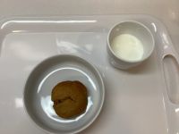 《常食》おやつは、黒糖ときなこのスコーンです。