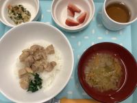 焼き鶏丼です《アレルギー除去食》