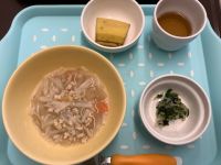 《常食》《アレルギー除去食》昼食は、みそフォーです。