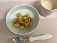 《常食》《アレルギー除去食》おやつは、マカロニきなこです。