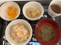 《中期B》昼食は、ツナ入り粥です。