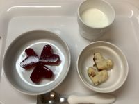 《常食》おやつは、ぶどうゼリーとクッキーです。