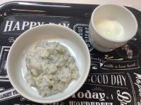 《中期B》おやつは、かぶの葉粥です。