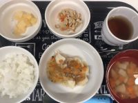 《中期B》昼食は、かれいのあんかけです。