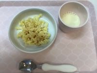 《常食》《アレルギー除去食》おやつは、みたらしマカロニです。