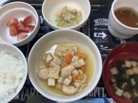 鶏肉団子と里芋の煮物です《中期B》