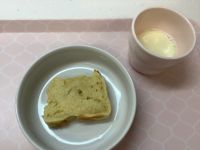 《常食》《アレルギー除去食》おやつは、スイートポテトケーキです。