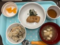 《常食》《アレルギー除去食》昼食は、かじきの竜田焼きです。