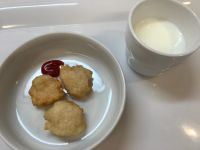 《常食》おやつは、豆腐のナゲットです。