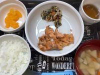 《中期B》昼食は、鮭の磯辺焼きです。