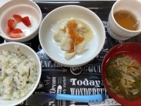 《中期B》昼食は、かれいの香草ソースかけです。