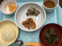 鶏肉のトマトソース焼きです《アレルギー除去食》