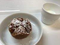 《常食》おやつは、ココア蒸しパンです。