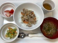 《常食》昼食は、プルコギ丼です。