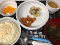 《中期B》昼食は、鶏肉のトマトソース焼きです。