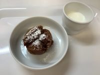 《常食》おやつは、ココア蒸しパンです。