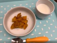 《常食》《アレルギー除去食》おやつは、かぼちゃのごまがらめです。