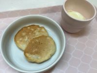 《常食》《アレルギー除去食》おやつは、バナナパンケーキです。